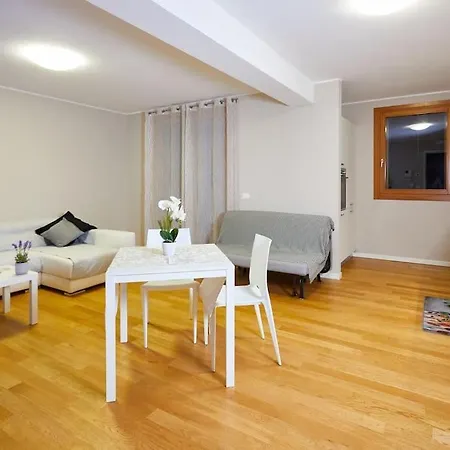 Center Aviano Comfort Suite Free Parking Wifi Exterior photo